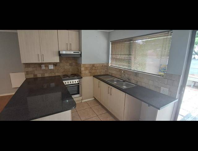 1 BEDROOM PROPERTY TO RENT IN VREDEKLOOF